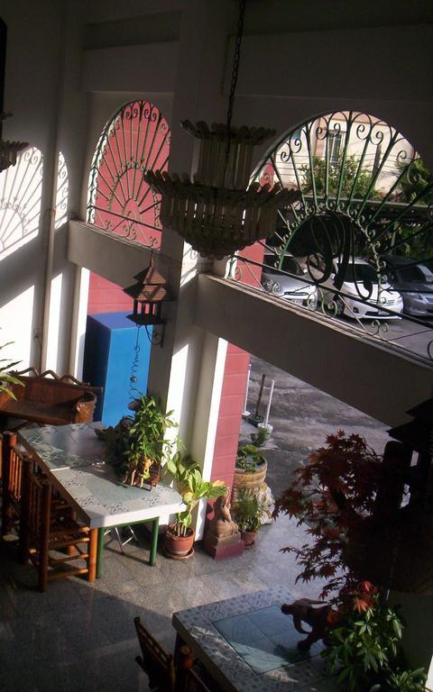 Baankhunmae Apartment Bangkok Buitenkant foto