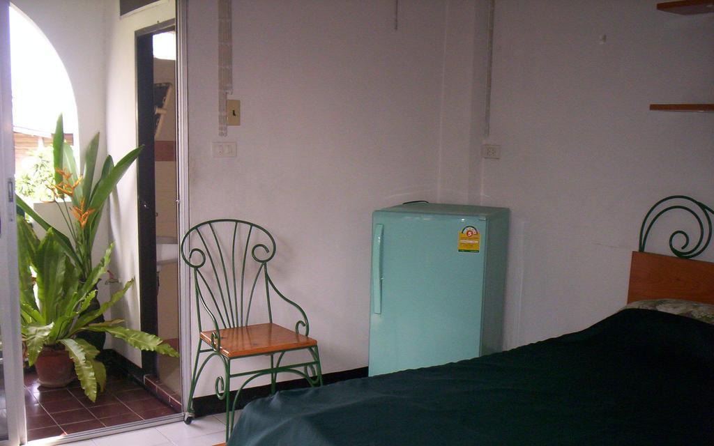 Baankhunmae Apartment Bangkok Buitenkant foto