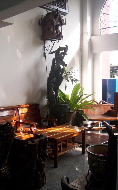 Baankhunmae Apartment Bangkok Buitenkant foto