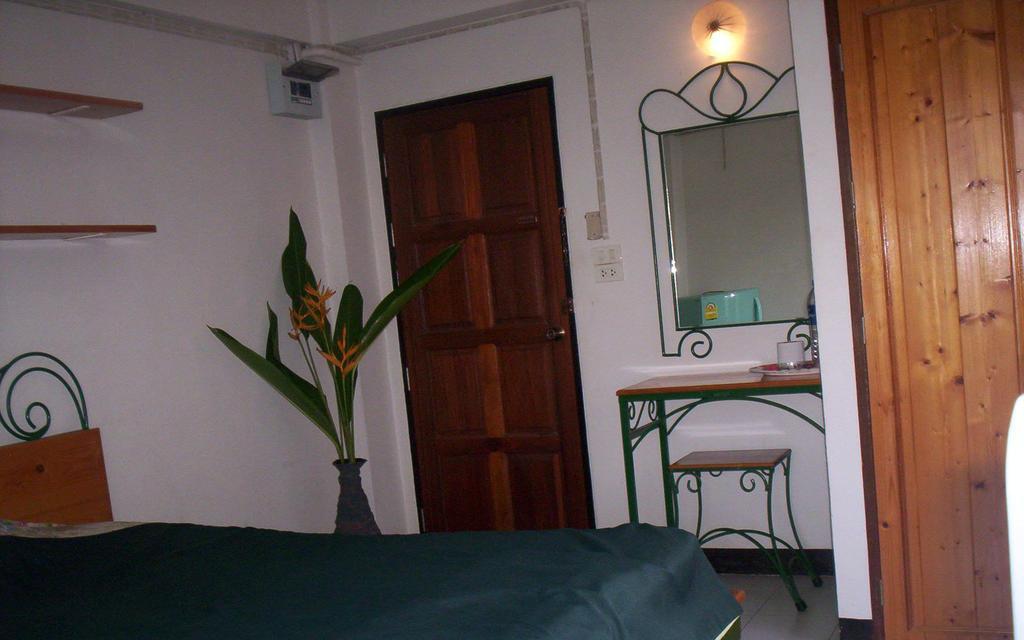 Baankhunmae Apartment Bangkok Buitenkant foto