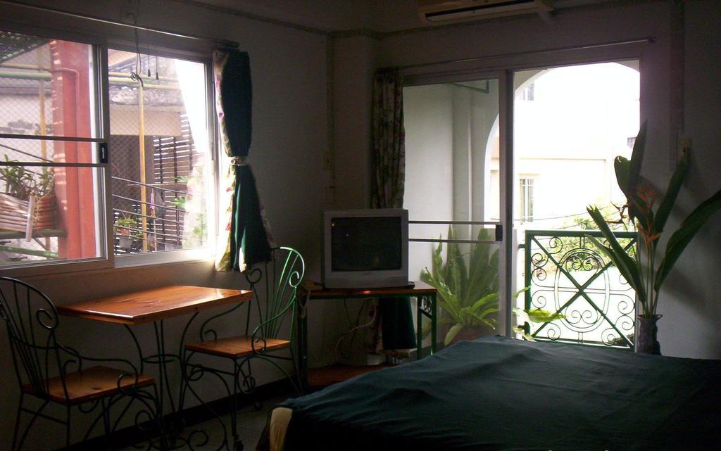 Baankhunmae Apartment Bangkok Buitenkant foto