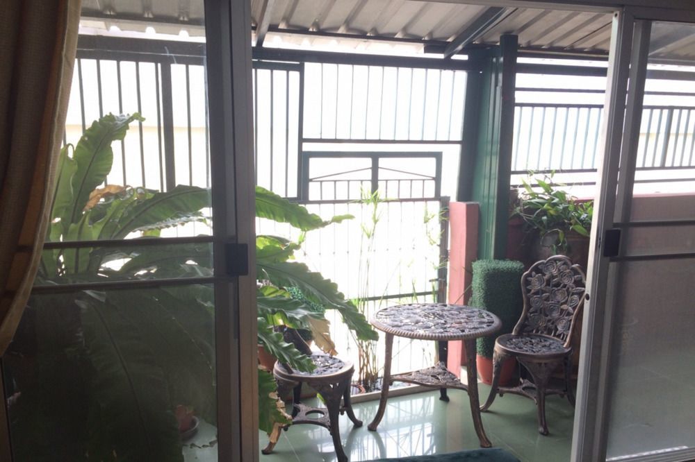 Baankhunmae Apartment Bangkok Buitenkant foto