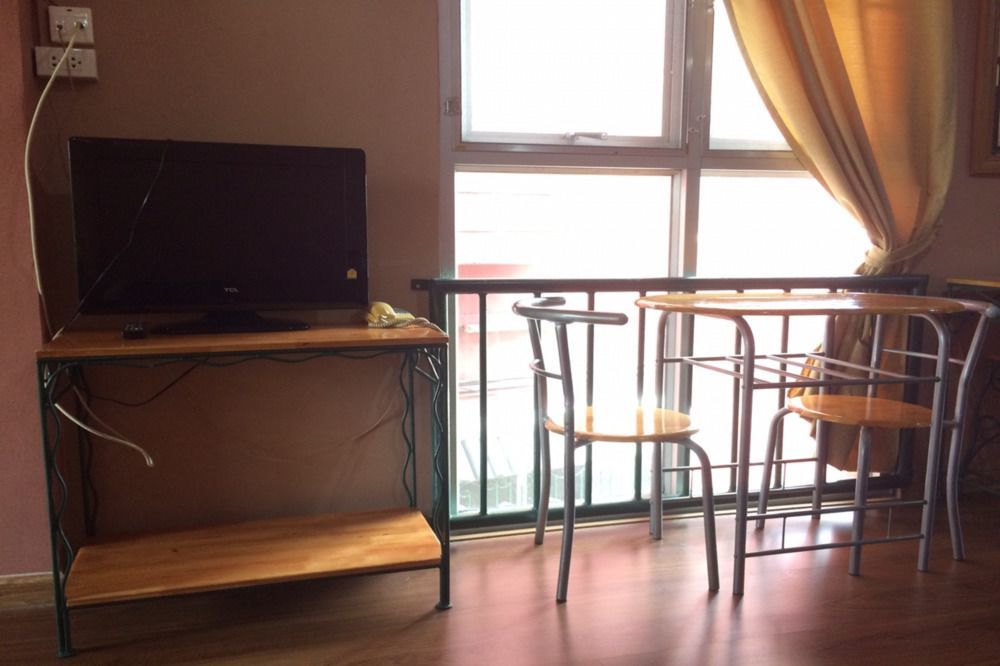 Baankhunmae Apartment Bangkok Buitenkant foto