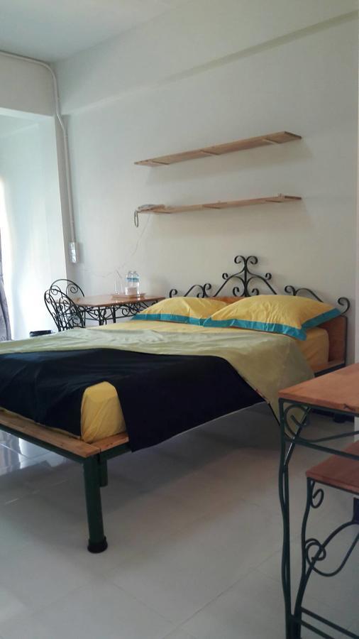 Baankhunmae Apartment Bangkok Buitenkant foto